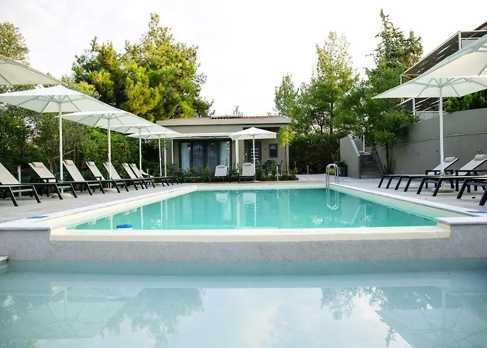 8 Boutique Suites